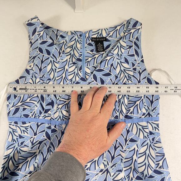 Bay Studio Mini Dress Sz 8 Blue White Floral Back Zip Pleat Detail Resort Cruise - Picture 6 of 11